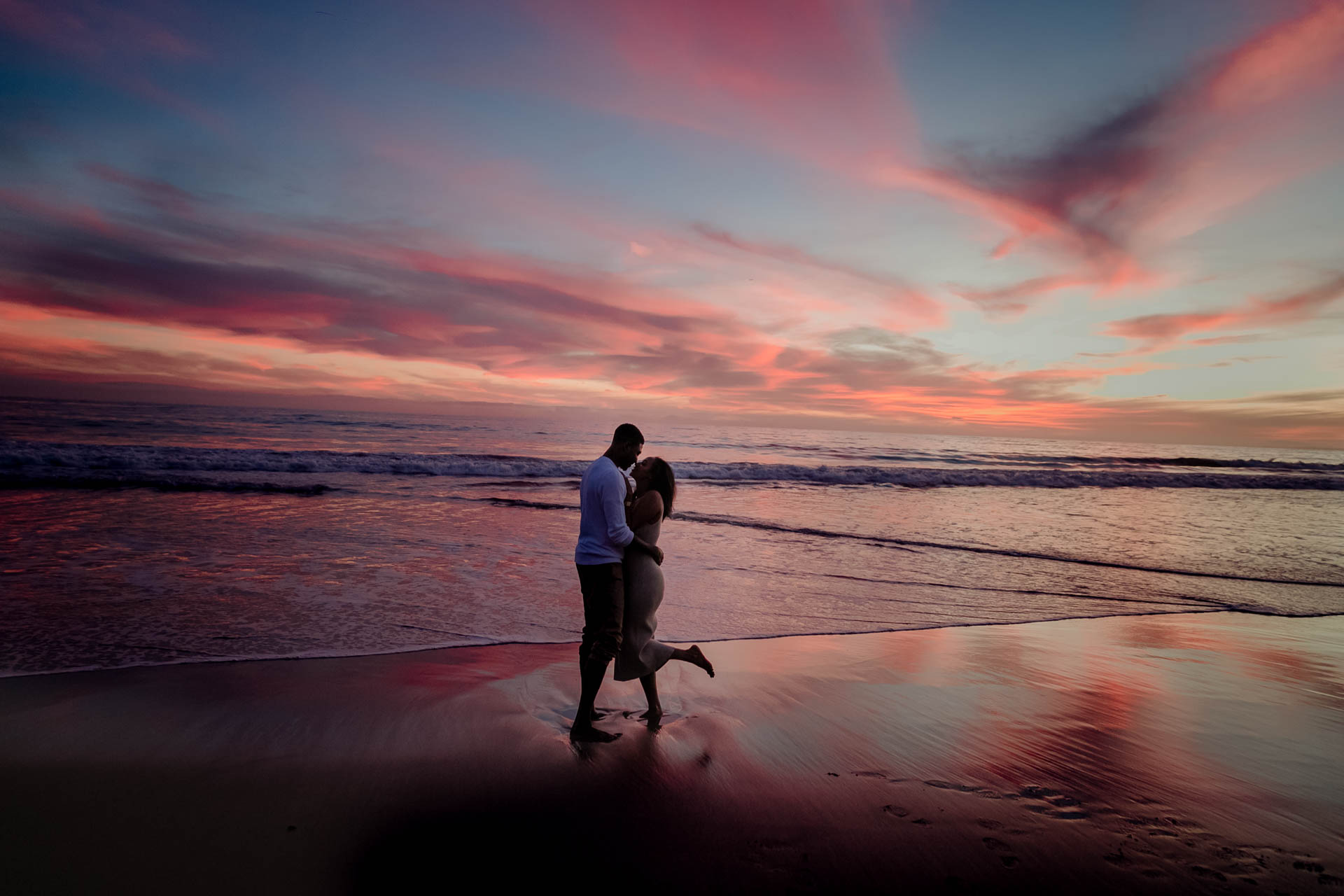 engagement photoshoot in santa monica beach at sunset, LA