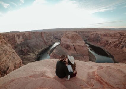 wedding photographer at the horseshoe bend